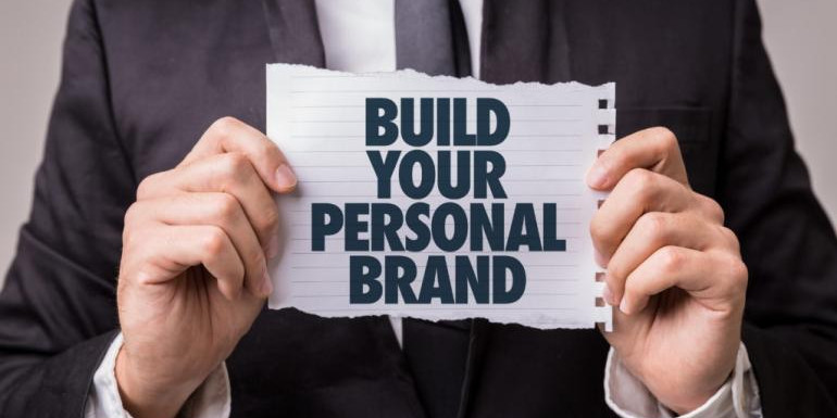Kesuksesan dalam Era Digital: Membangun Personal Branding untuk Meraih Sukses